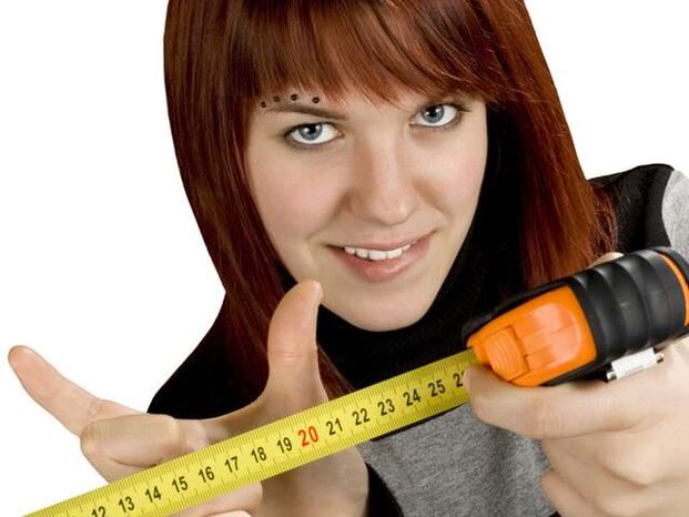 dievča ukazuje malú veľkosť penisu, ako zväčšiť